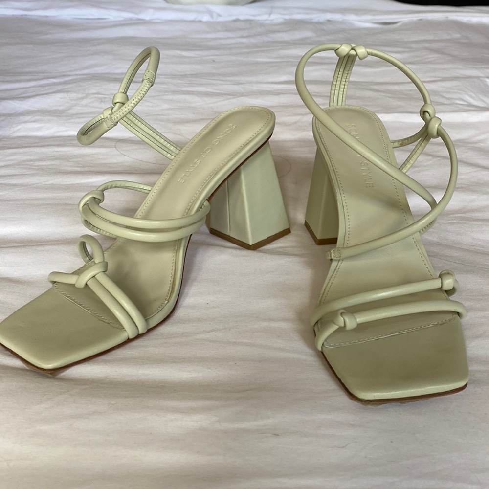 Song of Style Noelle Heel in Ivory Size 9.5